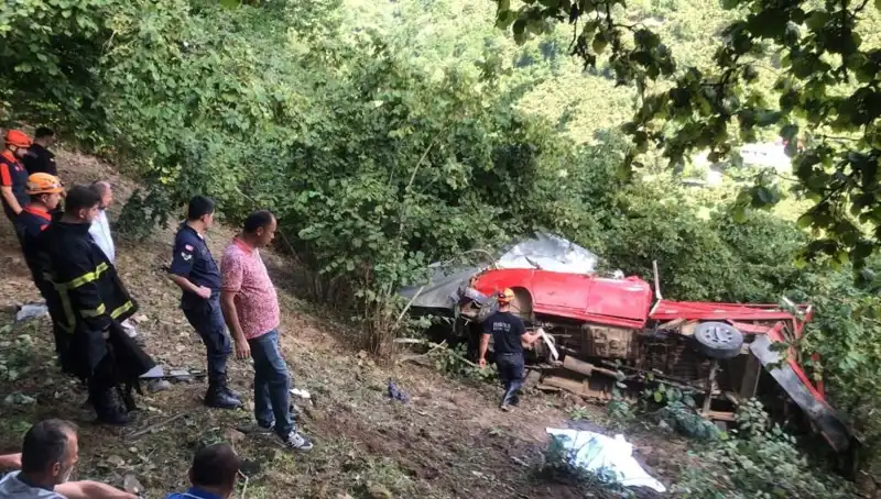 Fındık İşçilerini Taşıyan Araç Şarampole Devrildi: Korkunç Kaza Detayları
