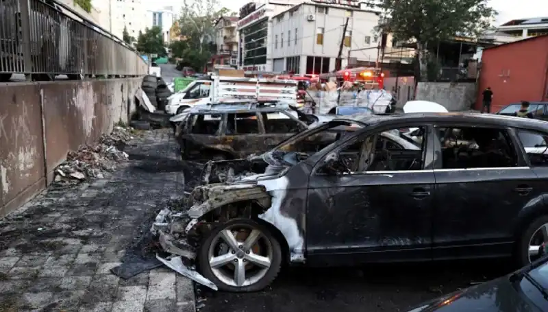 Sanayide Tamir Bekleyen Araçların Alev Alev Yanması: Neler Oldu?