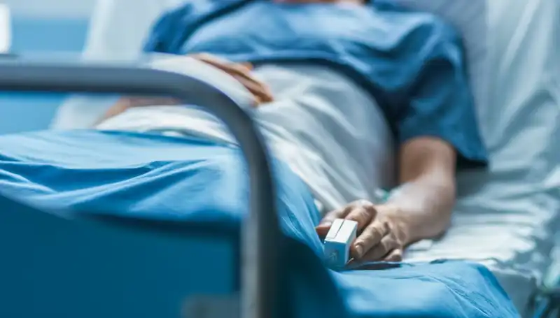 Mide Ağrısıyla Başlayan Hayat Meselesi: Şüpheli Ölüm ve Risk Altındaki Binlerce Kişi