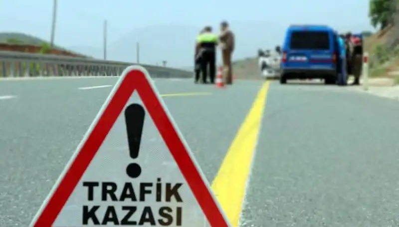 Otomobil ve Hafif Ticari Araç Kazasında 6 Kişi Hayatını Kaybetti