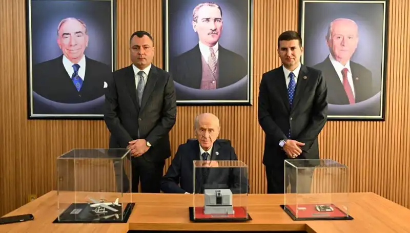 MHP Lideri Bahçeli'nin Ülkü Ocakları Ziyareti: Yeni Dönem Mi Başlıyor?