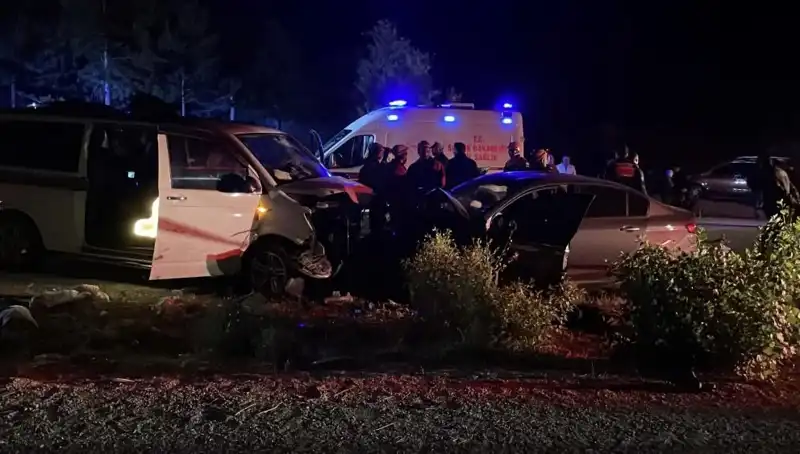 Ters Yön Faciası: Kafa Kafaya Çarpışma Sonucu Ölü ve Yaralılar!