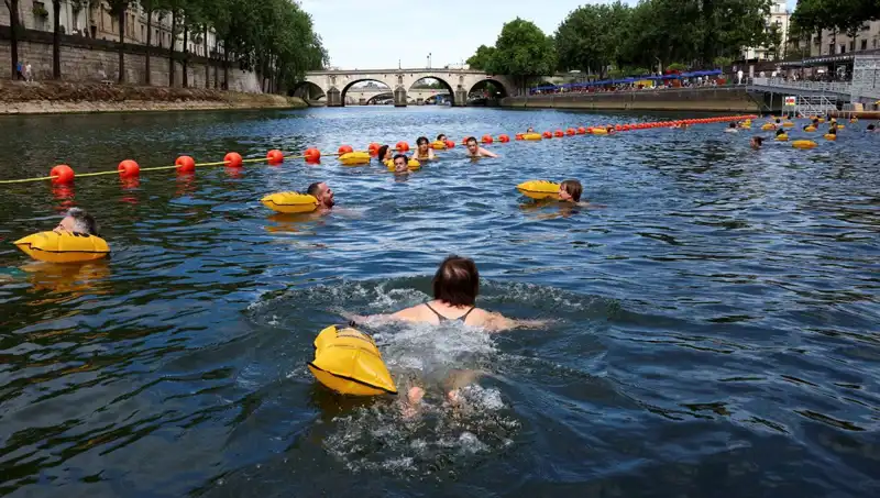 ** Paris’te Tarihi An: Seine Nehri İlk Kez Halka Açıldı!**