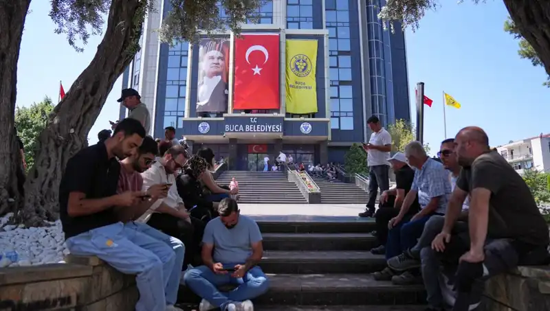 Ücretlerini Alamayan İşçiler, Çalışma Alanında Dikkat Çeken Oturma Eylemi Gerçekleştirdi