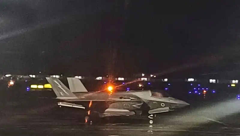 Hindistan'da Mahsur Kalan İngiliz Savaş Uçağı 5 Haftanın Ardından Tekrar Havalandı
