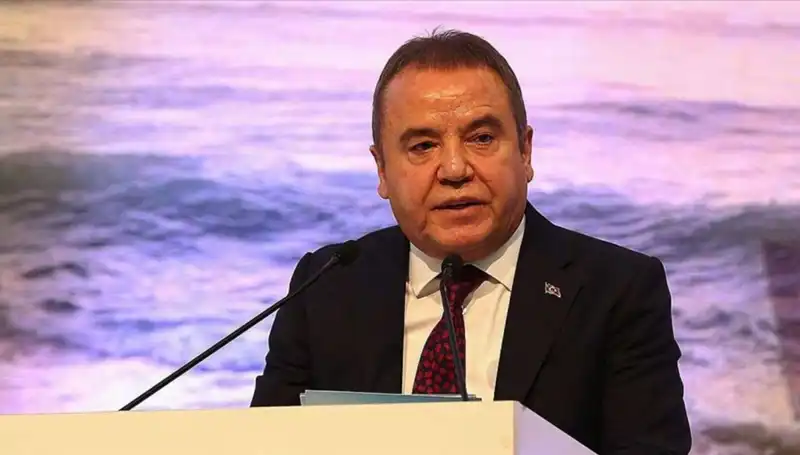 Antalya’nın Efsane Belediye Başkanı: Muhittin Böcek’in Hayatı ve Başarıları