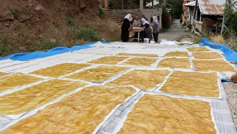 Kış Aylarının Vazgeçilmezi: Dev Kazanlarda Şahane Odun Ateşiyle Pişen Lezzetler