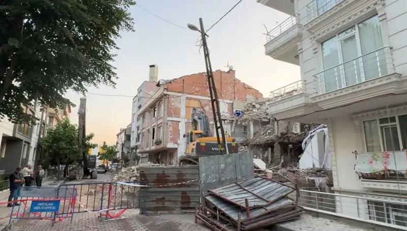 Elektrik Kablosu Kopunca İki Sokak Karanlığa Gömüldü