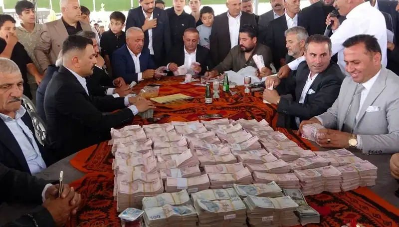Aşiret Düğününde Takı Töreni: Damada 7,5 Milyon TL, Geline 1,5 Kilo Altın