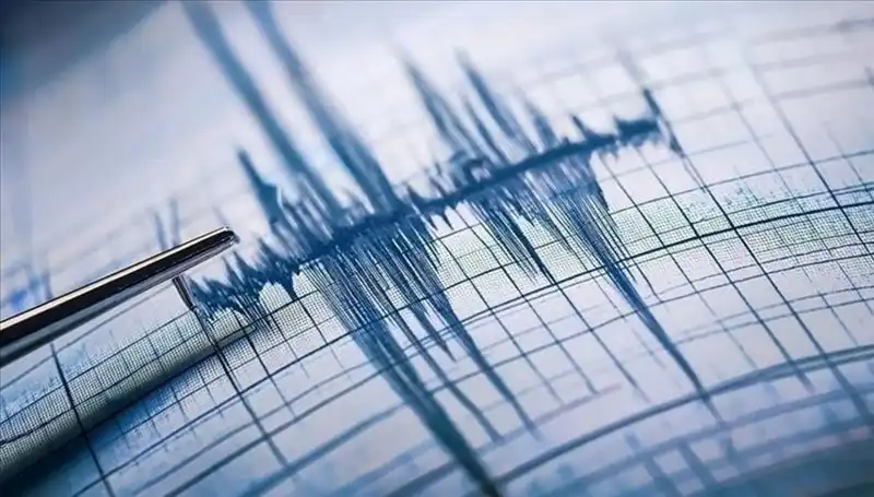 Ege'de Beklenmedik Bir Deprem: Neler Oluyor?