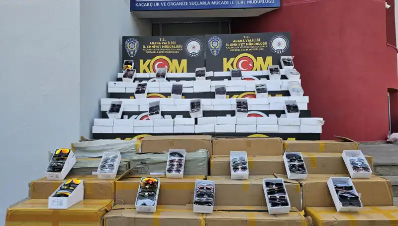 Adana'da Gözlük Operasyonu: 12 Bin Kaçak Güneş Gözlüğü Ele Geçirildi