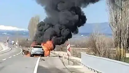 Kütahya'da Yolda Giden Otomobil Kısa Sürede Alev Alev Yandı!