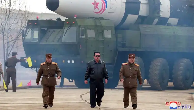 Kuzey Kore’nin Nükleer Silah Devleti Statüsü: Strateji mi Yoksa Zorunluluk mu?