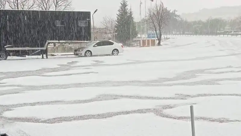Tekirdağ'da Ceviz Büyüklüğünde Dolu, Beyaz Bir Tablo Oluşturdu!