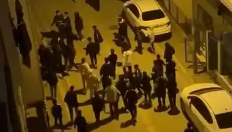 Esenyurt'ta Sopalı Mahalle Baskını: Gençler Arasında Şok Kavga!