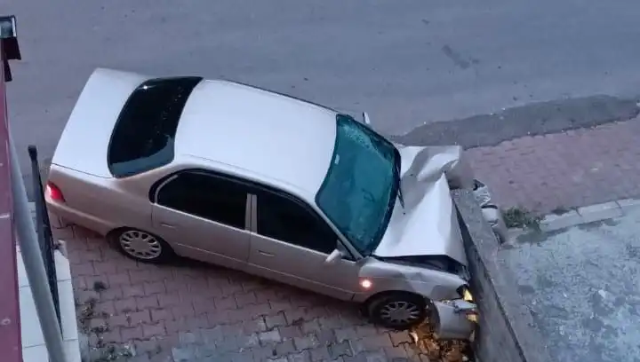 Kontrolü Kaybeden Araba Duvara Çarptı: Sürücü Hayatını Kaybetti