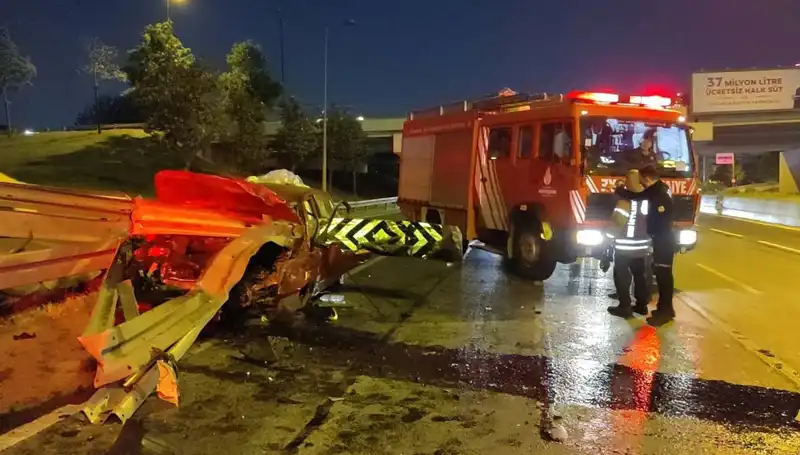 Bariyer Otomobile Saplandı: Sürücü Neden Ağır Yaralandı?