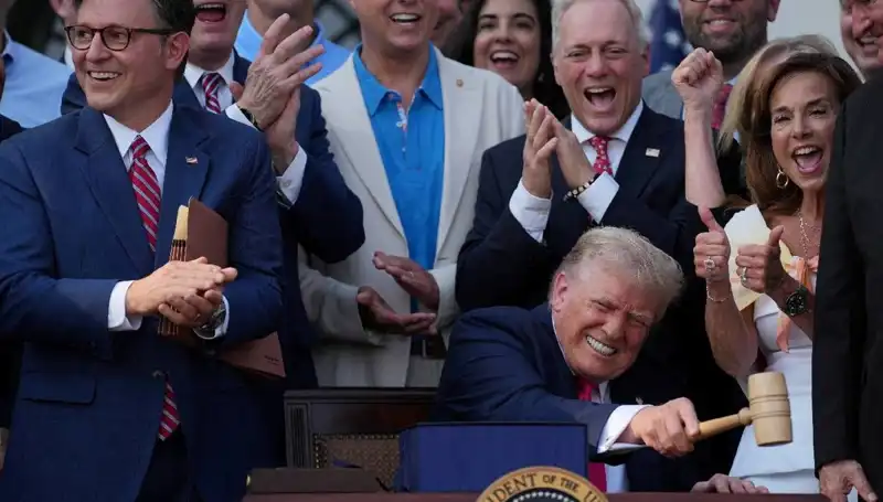 Trump'tan Büyük İcat: "Büyük, Güzel Yasa Tasarısı" Neleri Değiştirecek?