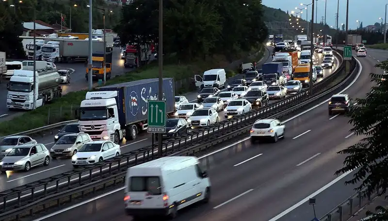 Bayram Öncesi Yoğun Trafik İçin Alınan Yasaklar Ne Getiriyor?