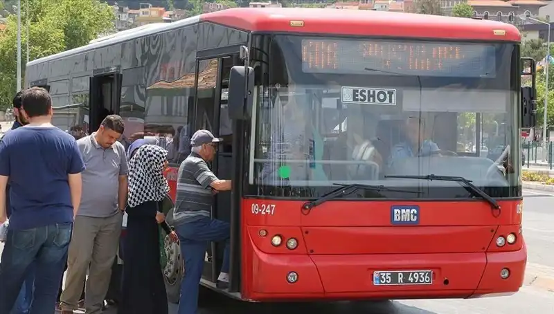 İzmir'de Öğrenci İndirimi İçin 30 Yaş Sınırı Getirildi