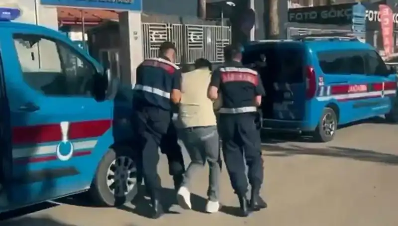 10 İlde Suç Şebekelerine Dev Operasyon: 74 Kişi Gözaltında