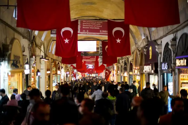 Kapalıçarşı'da 100 Milyon Liralık Skandal: Korumalı Araçlar ve Lüks Restoranlar!