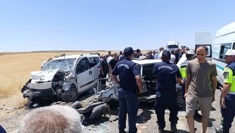 İki Araç Çarpıştı: Trafik Faciasında 4 Kişi Hayatını Kaybetti