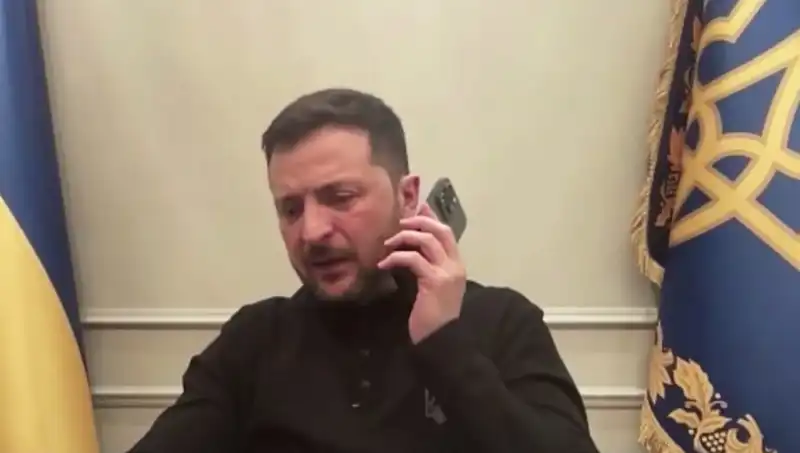 Zelenski ve Macron'un Görüşmesi: Anlık İletişimdeki Sürpriz Durum