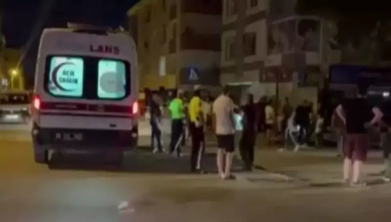 Alkollü Sürücü, Tartışma Sonucu Yayaları Kamyonetle Ezdi