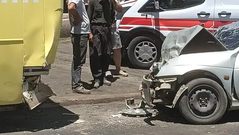 Halk Otobüsü ve Otomobil Çarpıştı: Kaza Anında Neler Oldu?