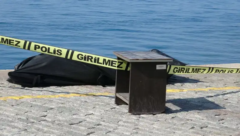Falezler Arasında Bulunan Gizemli Erkek Cesedi: Ne Olmuş Olabilir?