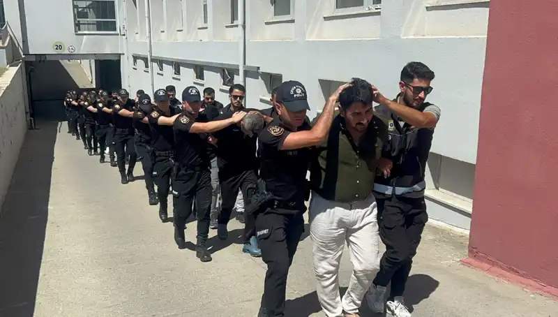 Adana'da Eşsiz Bir Operasyon: 825 Kilo Eroin ve 16 Tutuklama
