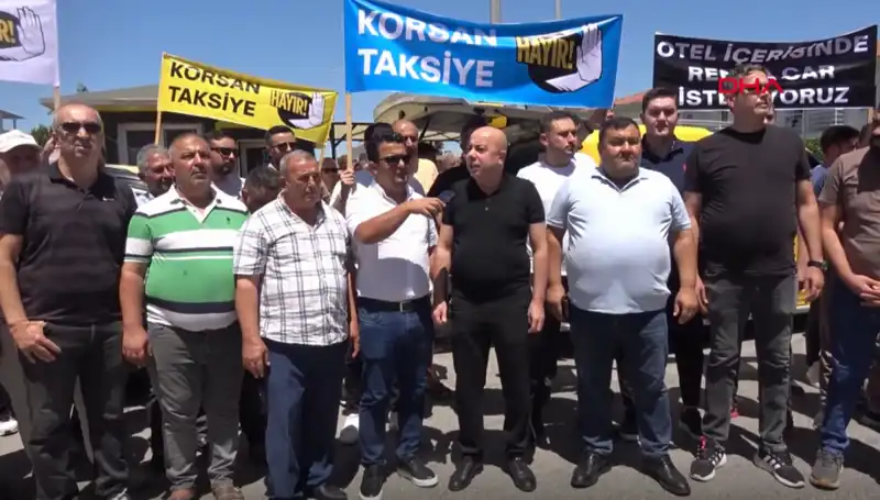 Taksiciler Belek'te Kontak Kapatma Eylemiyle Dikkatleri Üzerine Çekti