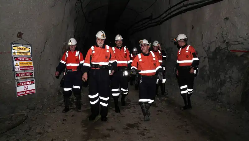 Altın Madenine İniş: Bakan Işıkhan Kapsamlı İncelemelerde Bulundu