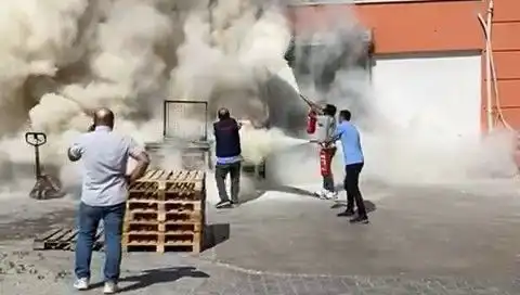 AVM Deposunda Yangın: Alışveriş Keyfi Tehlikeye Girdi