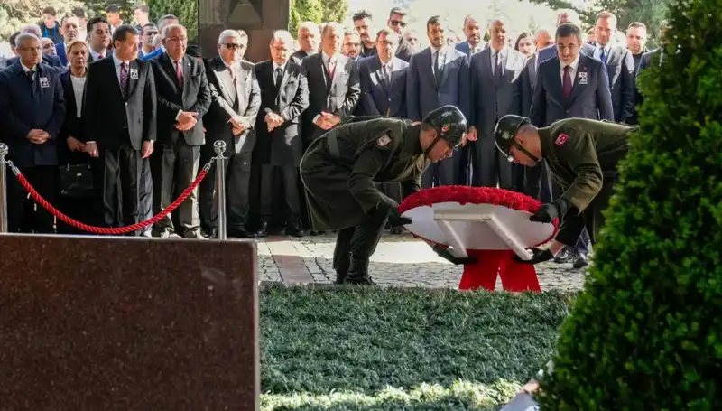 8. Cumhurbaşkanı Turgut Özal, Mezarı Başında Anıldı: Hatıraların Canlandırıldığı Özel Bir Gün